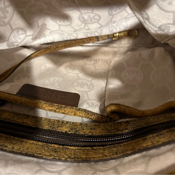 Michael Kors East West Hampton Bag - Picture 7 of 10